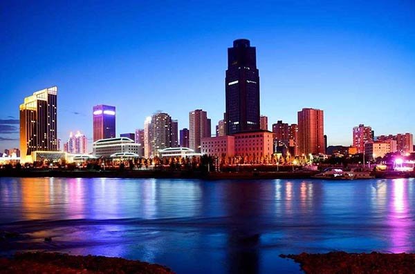 From Lanzhou To Lhasa: A Train Journey Across The Plateau Tibetan And Nepalese Cultural Customs: A Guide For Travelers 3