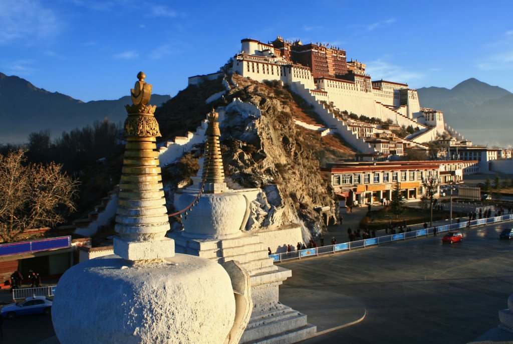 Sacred Routes: Winter Pilgrimage Trekking In Lhasa 2