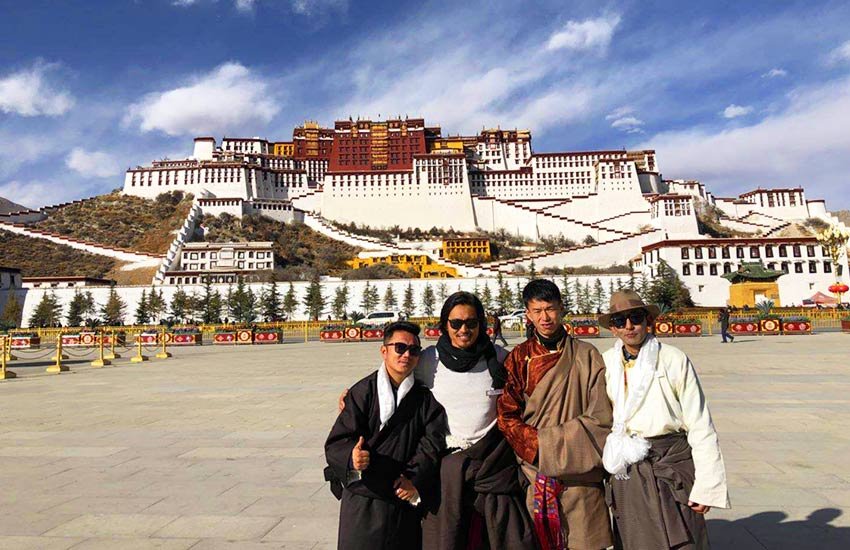 Guided By The Best: Selecting Your Tibetan Tour Guide 3