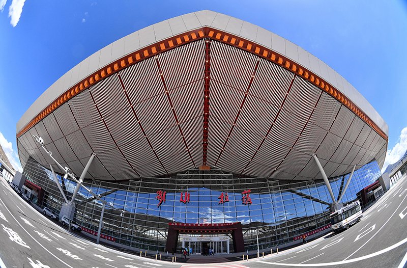 First Steps In Lhasa: Getting To The City From The Airport 3