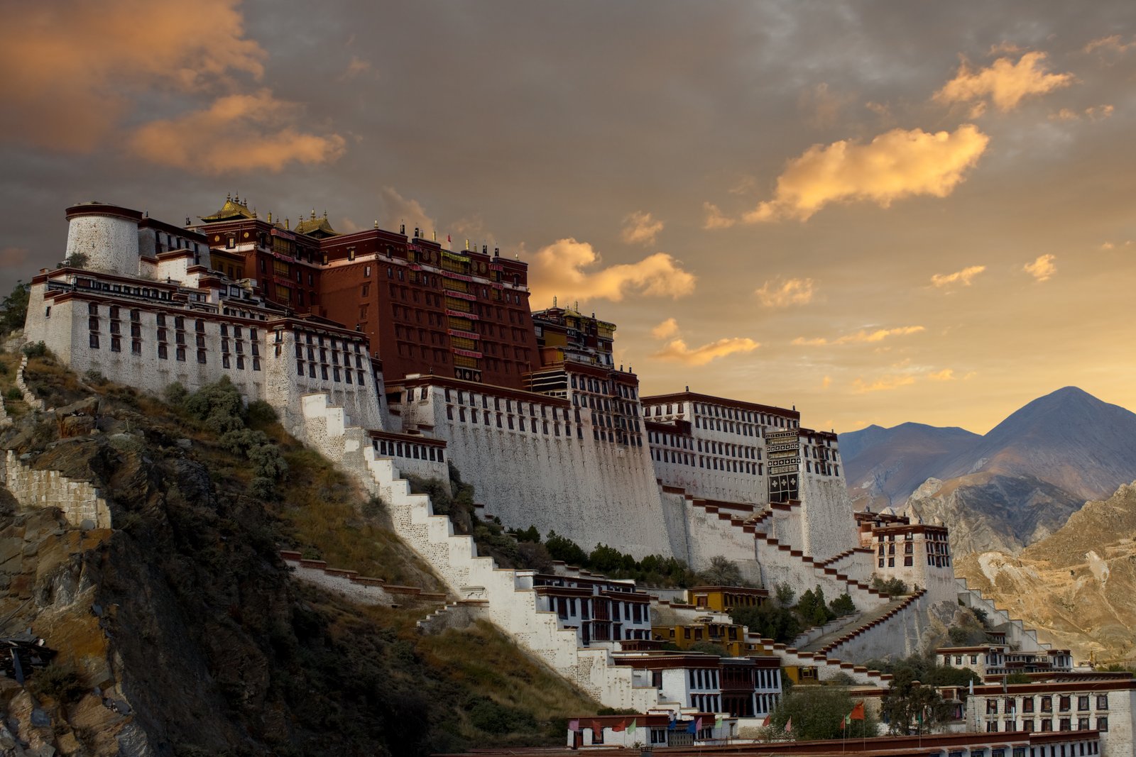 Tibet’s Natural Wonders: A Photography Enthusiast’s Dream 4