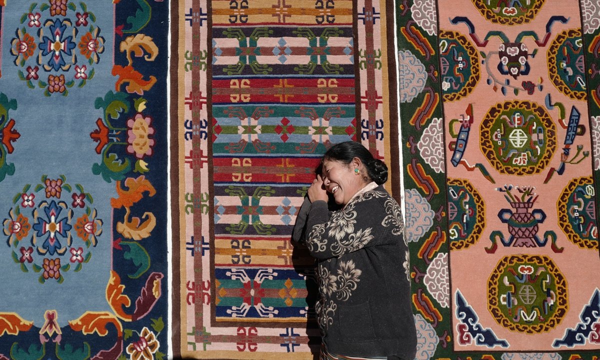 The Art of Tibetan Carpets: Weaving Traditions and Cultural Patterns 1